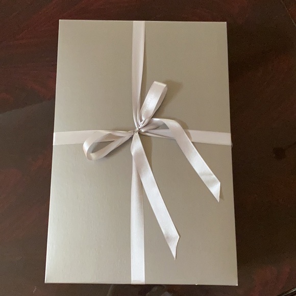 Robe - Picture 3 of 3